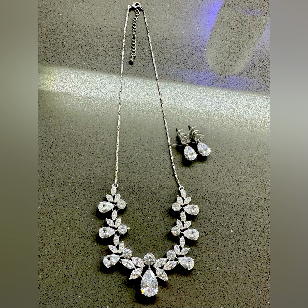 Wedding/Prom Jewelry. Necklace/earring combo